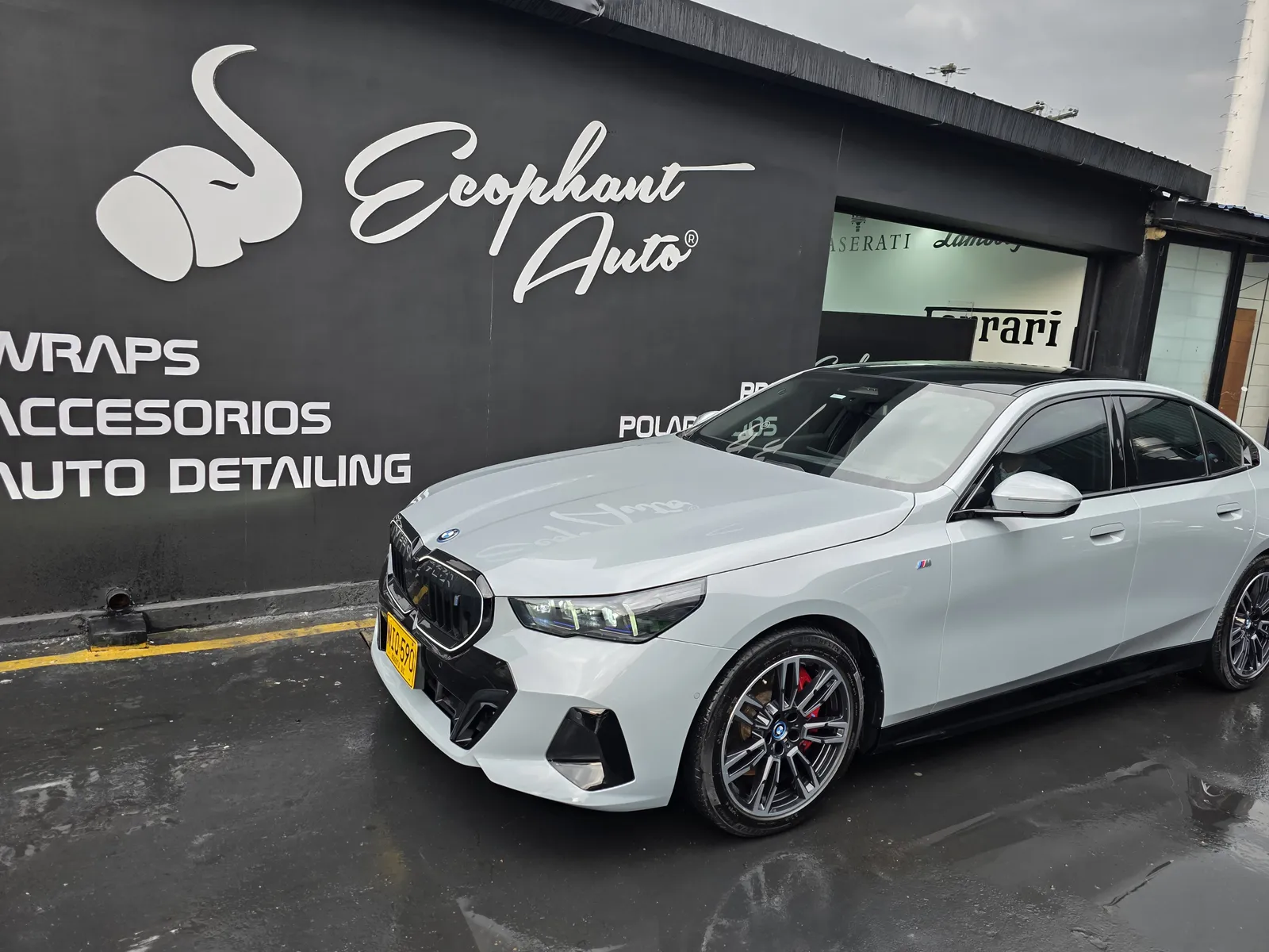 BMW blanco de uso urbano premium