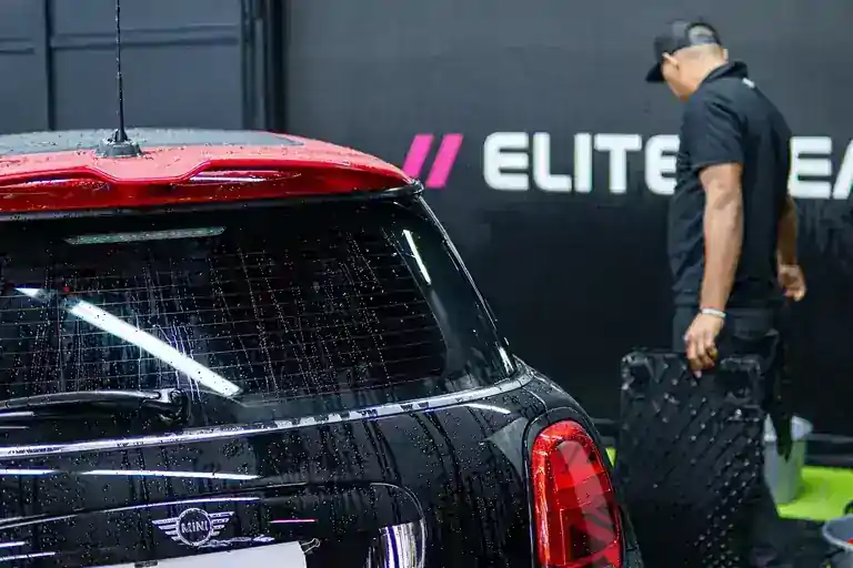 Auto detailing premium para restaurar interior y exterior