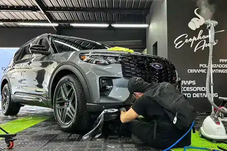 PPF Paint Protection Film en un veh&iacute;culo premium