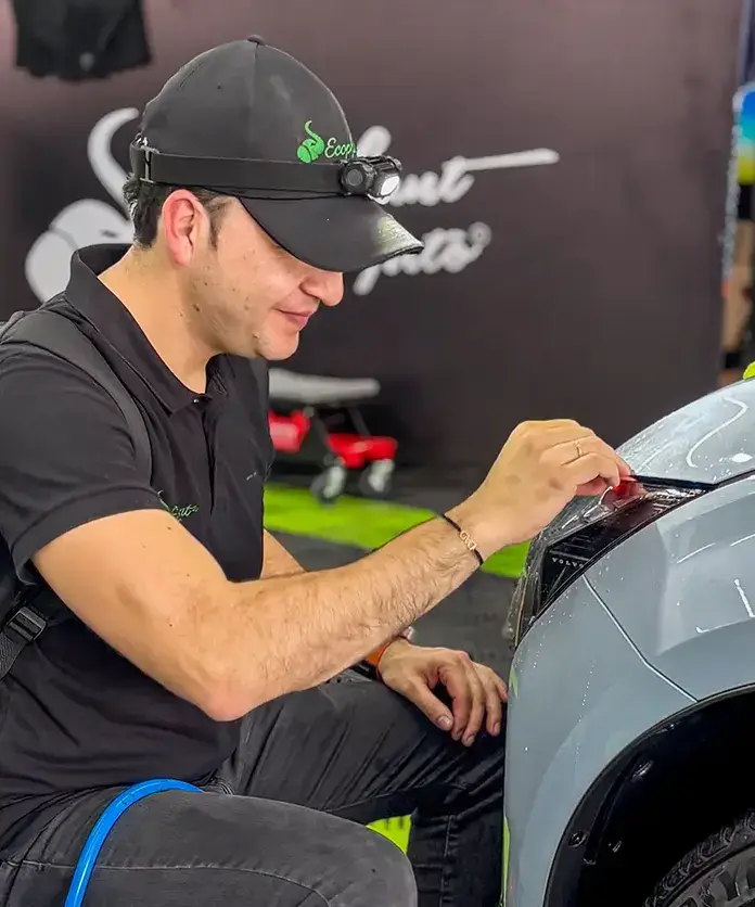 Vinyl wrap premium para transformar la presencia exterior de un carro